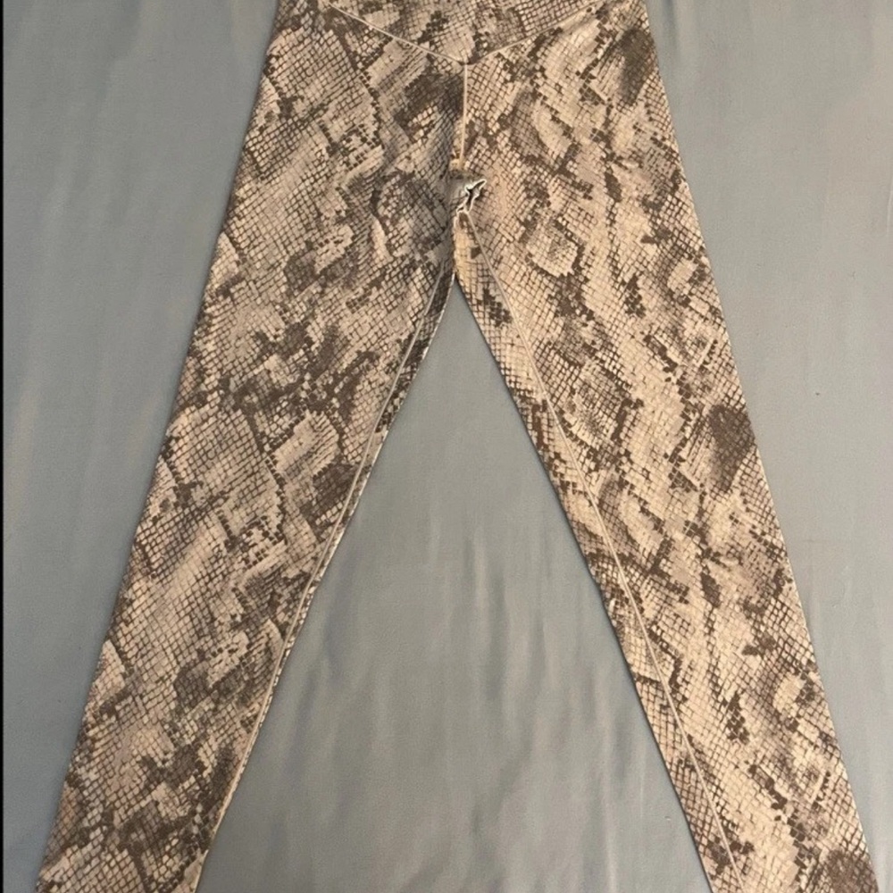 Aerie Offline Real Me 7/8 Snakeskin High Rise Crossover Leggings Sz Medium Gray